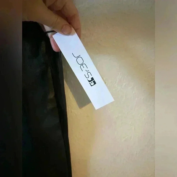 THE HONOR
HIGH RISE STRAIGHT ANKLE‎ // VEGAN LEATHER // BLACK - Picture 4 of 9